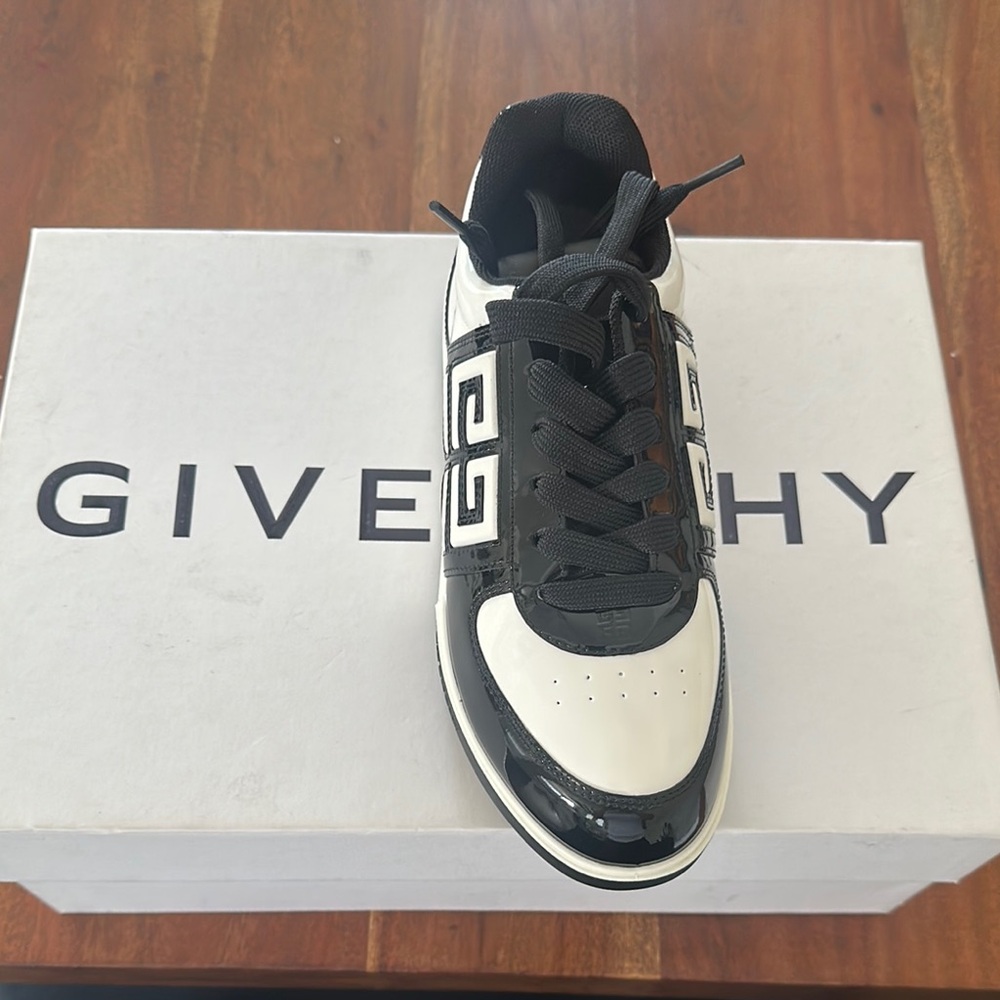 Givenchy G4 Women’s